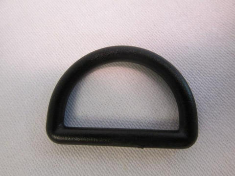 1" PLASTIC D-RING BLACK- 10