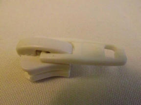 #10 WHITE YKK PLASTIC VISLON SLIDE (FOR VISLON CHAIN)